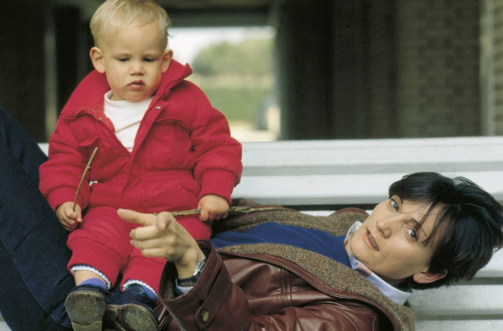 Pilar Miró con su hijo Gonzalo Miró