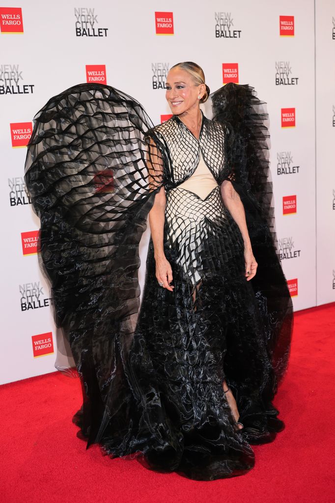 Sarah Jessica Parker en una silueta de Iris Van Herpen.