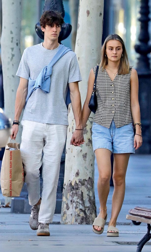 Hola 4132. Pablo Urdangarín y su novia Johanna Zott, Barcelona.