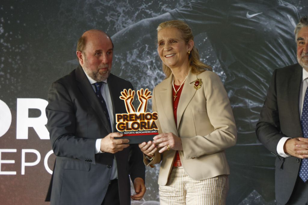 La infanta Elena recogiendo el premio Gloria en Valores y Deporte