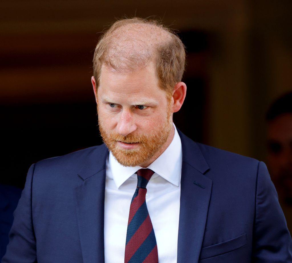 El príncipe Harry abandona Chatham House tras asistir al encuentro "The Invictus Games Foundation Conversation: From Policy to Practice", celebrado el 7 de julio de 2026 en Londres, Inglaterra