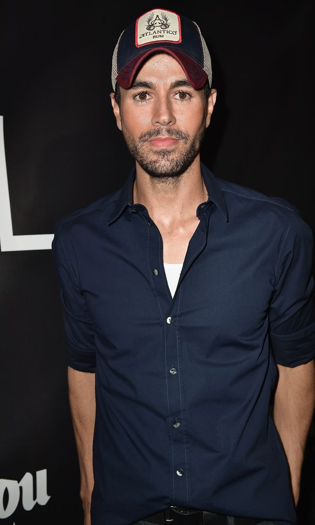 Enrique Iglesias rompe el silencio tras estafa a una fan por un impostor