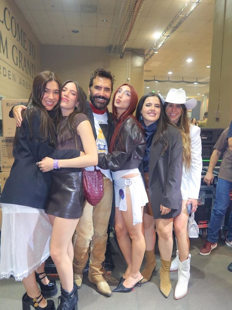 Karla Laveaga ha formado una cercana realación con los hijos de Alejandro Fernández