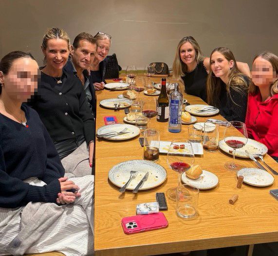 La familia Prat celebra el 18 cumpleaños de Adriana, hija de Alejandra