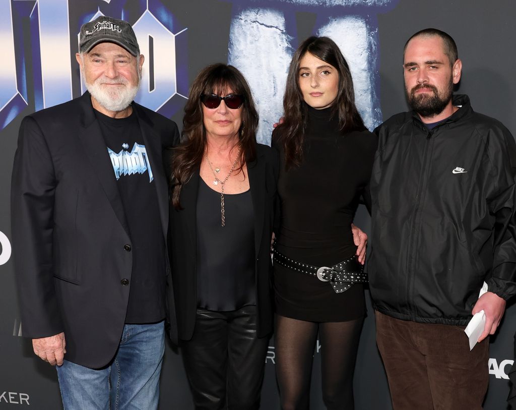 Rob Reiner y Michele Reiner junto a sus hijos Romy Reiner y Nick Reiner