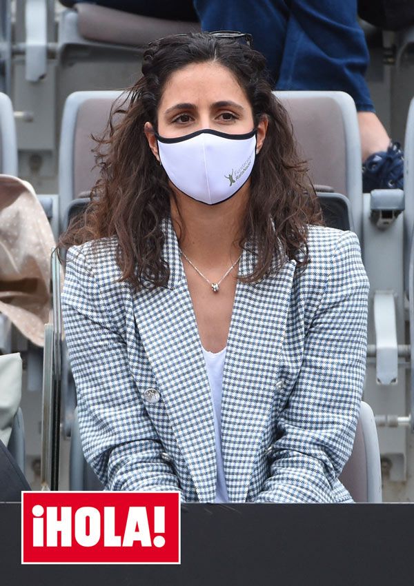 Mery Perelló con americana de cuadros de Zara
