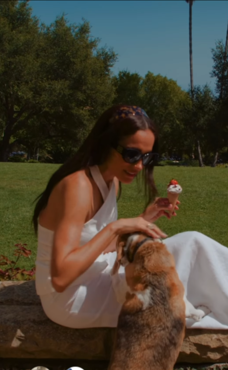 Tres fotogramas del último video de Meghan Markle