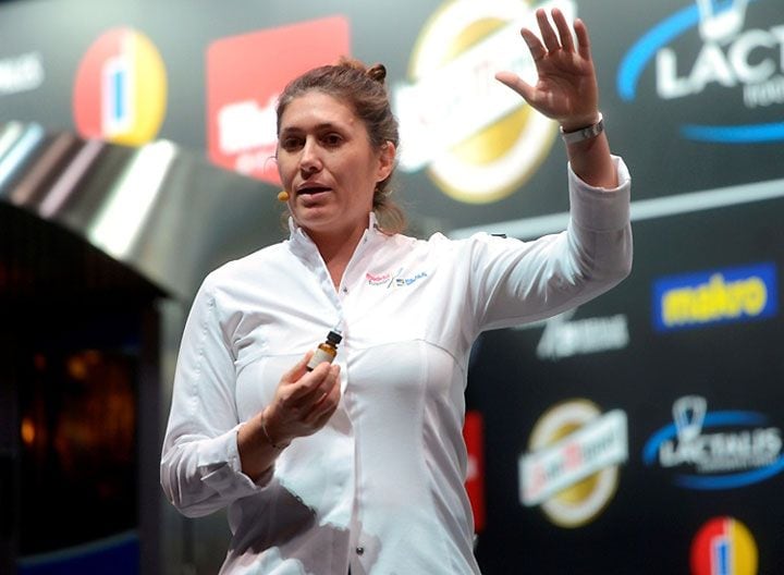 Maca de Castro en una ponencia