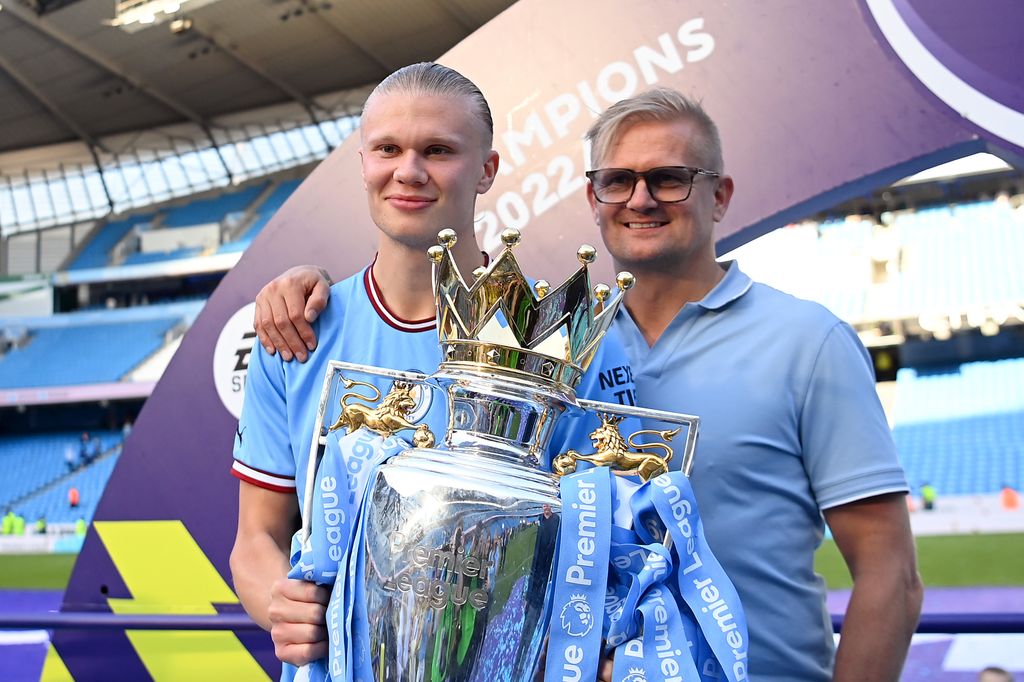 Erling Haaland junto a su padre, Alf-Inge Haaland en una foto de 2023.