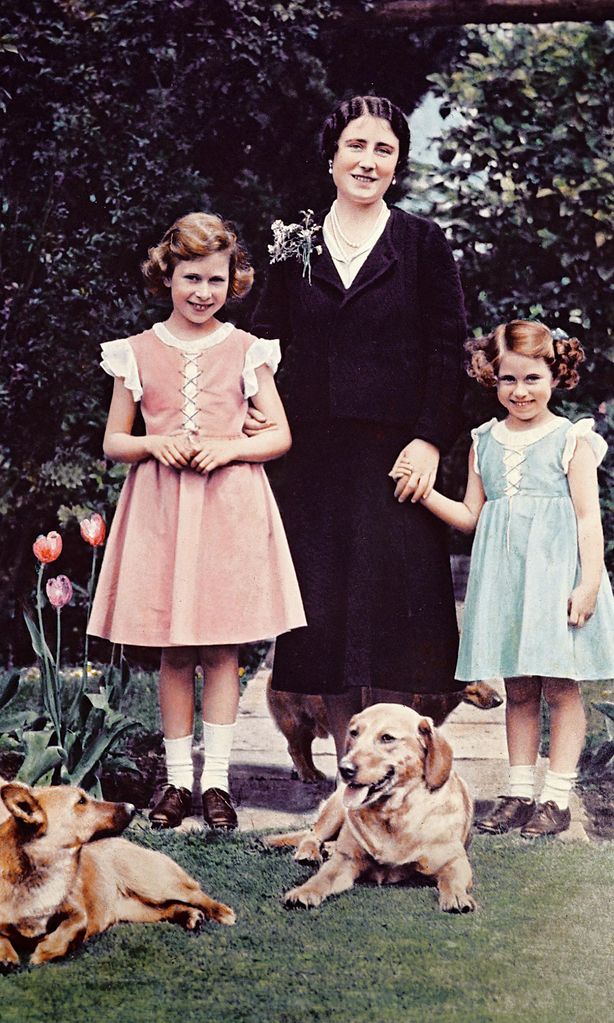 Isabel II, una reina con vida de leyenda. El álbum más completo