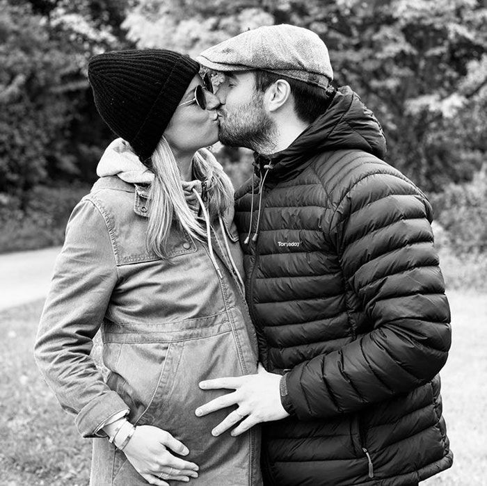  Emily VanCamp y Josh Bowman