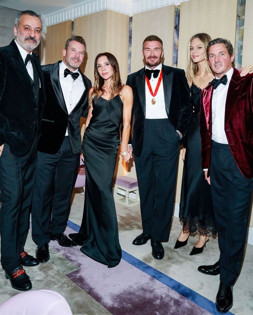 Los amigos de Beckham también le acompañaron