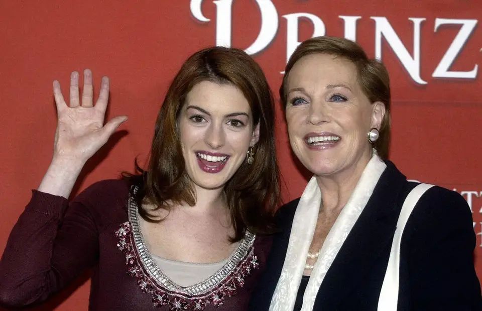 Julie Andrews dio vida a Clarisse Renaldi, mientras que Anne Hathaway fue Mia Thermopolis