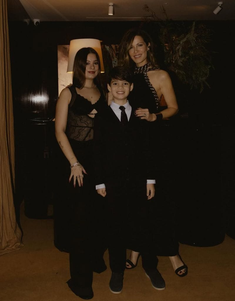 Jaydy Michel junto a sus hijos Manuela y Leonardo.