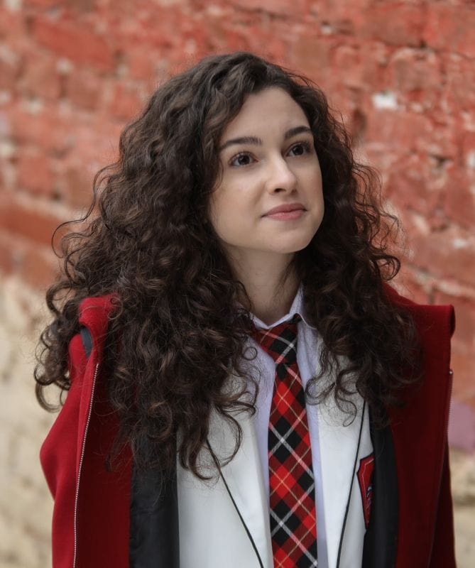 Descubre a Su Burcu Yazgi Coşkun de 'Hermanos'