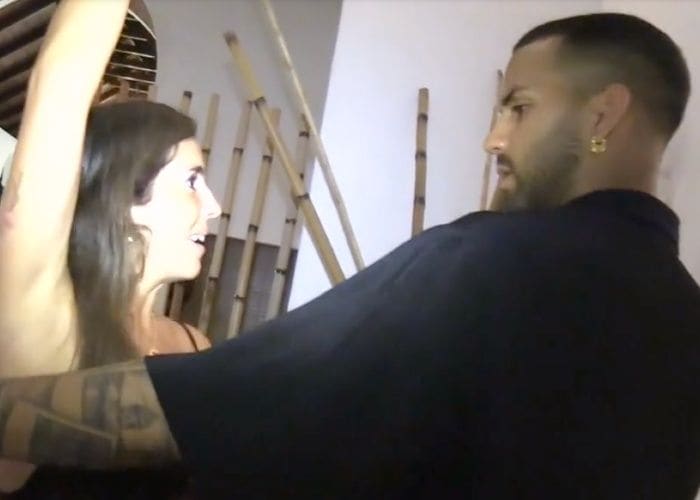 Anabel Pantoja y Yulen Pereira bailando una sevillana