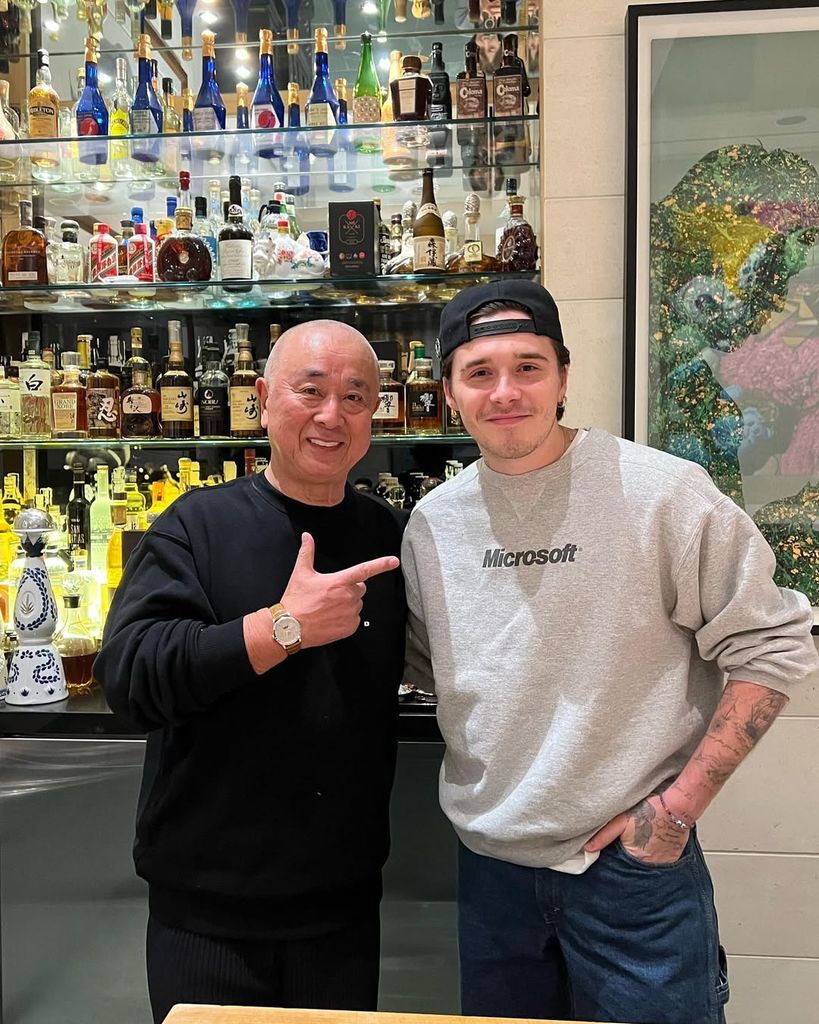 Brooklyn Peltz Beckham con el chef Nobu Matsuhisa.