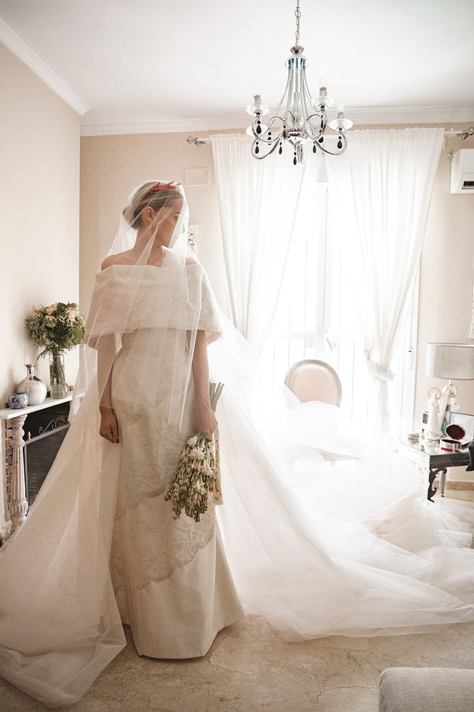 Vestido de novia con escote Bardot