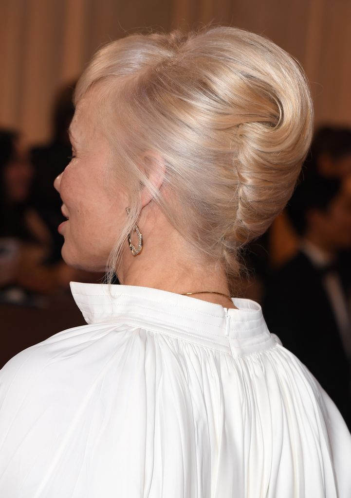 El 'french twist' es un peinado que evoca la estética 'parisian chic'.