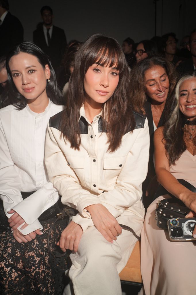 Aitana lució su flequillo insignia y un maquillaje natural. 