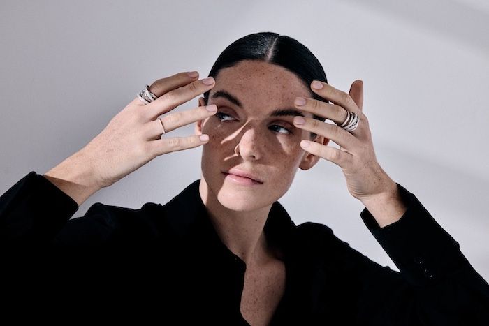 Las 5 joyas elegidas por la redacción que elevarán todos tus 'looks' de día y noche