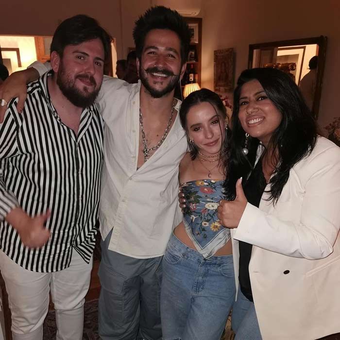 Sara Cabonero: fiesta con arte junto a los Carmona y el cantante Camilo