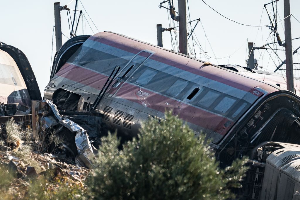 La tragedia ferroviaria de Urda (Toledo) ha dejado al menos 69 fallecidos y más de 180 heridos, convirtiéndose en uno de los accidentes de tren más graves de la historia reciente de España