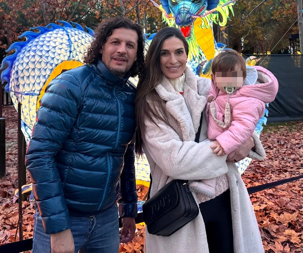 Verónica Hidalgo, con su marido y su hija en una imagen de sus redes sociales