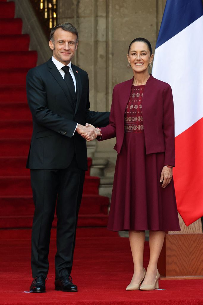 La presidenta de México recibió al mandatario francés en Palacio Nacional.