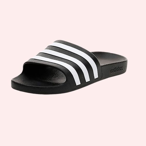 El calzado imprescindible para tu verano: las chanclas adidas Adilette Aqua Slides