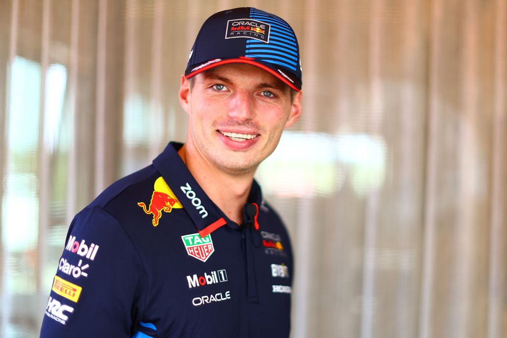 Los seguidores de Max Verstappen lo felicitaron por su nueva faceta como papá.