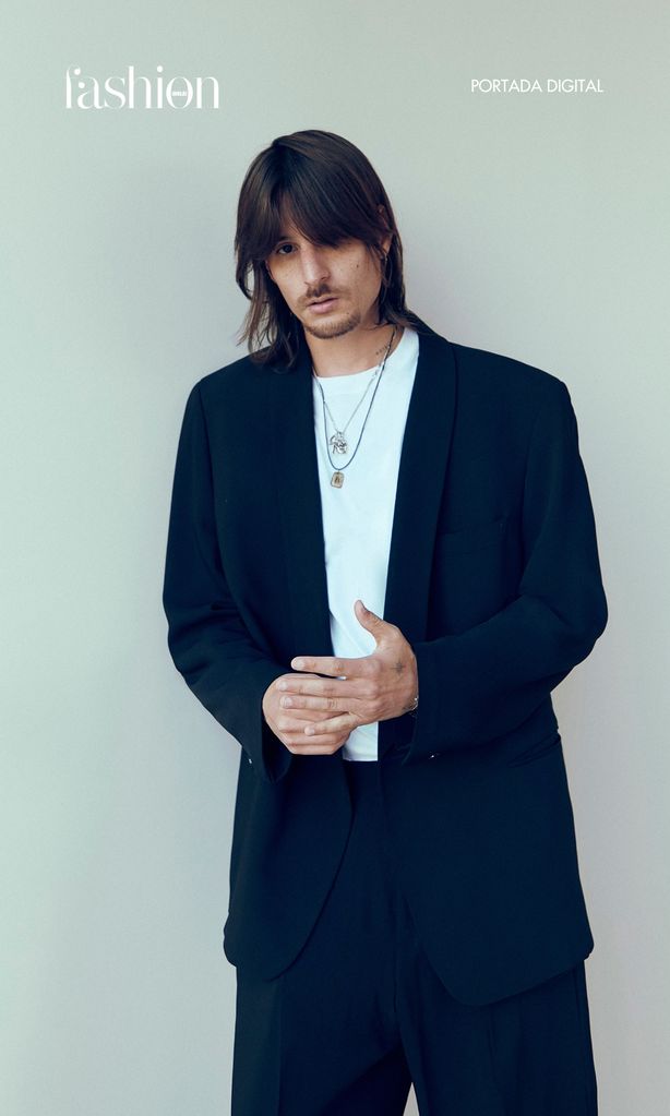 Danny Ocean posa en un traje de xxxx