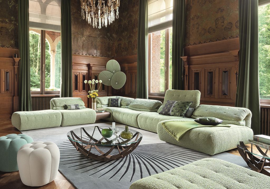 Salón con sofá modular de color verde