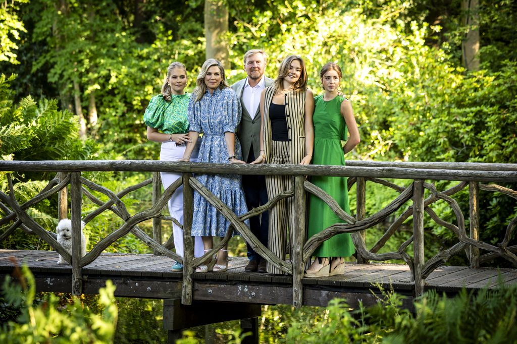 Los reyes de Holanda junto a sus hijas