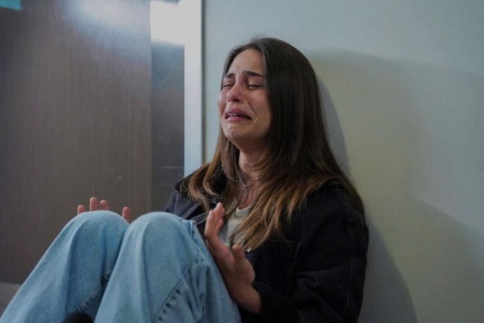 Elif llora desconsoladamente en 'Hermanos'