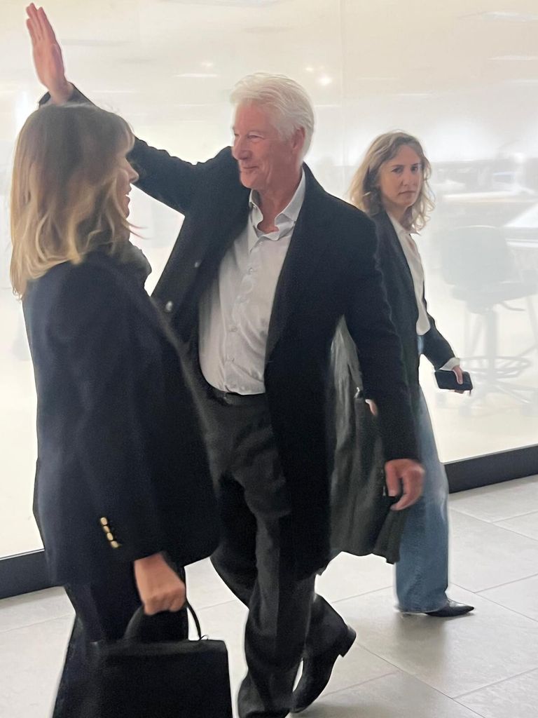 Richard Gere y Alejandra Silva en Inditex