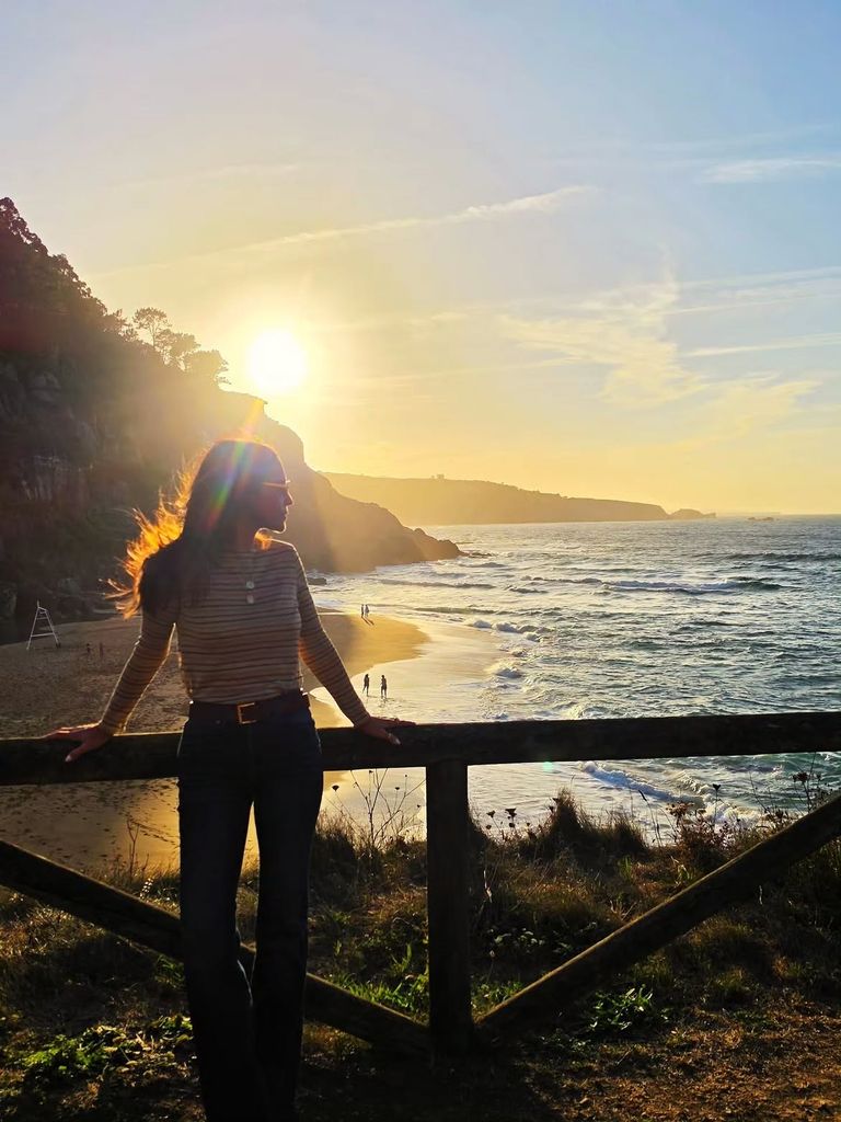 Paula Echevarría en una puesta de sol en la playa de la Ñora