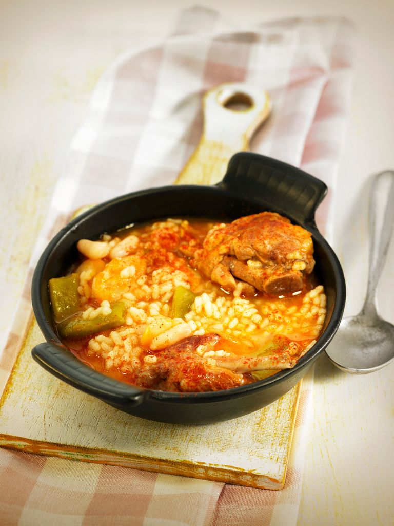 Entre las carnes que Lolita le echa a este arroz están el pollo y el magro de cerdo.