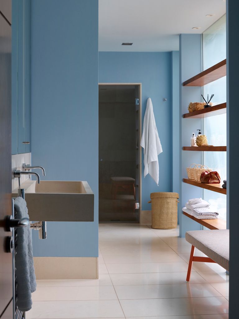 Baño en color azul cielo 