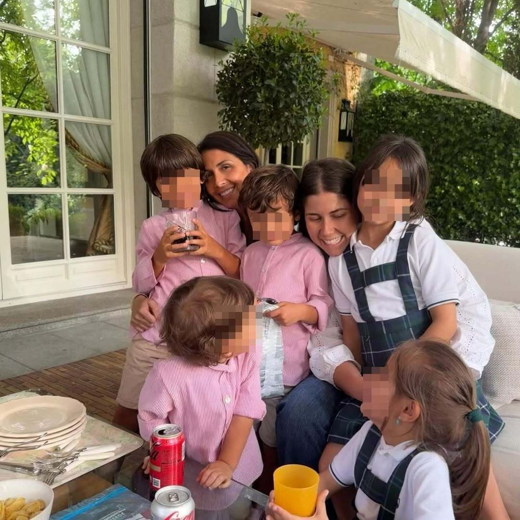 Ana y Sara Verdasco celebrando el cumpleaños de la hermana de Verdasco 