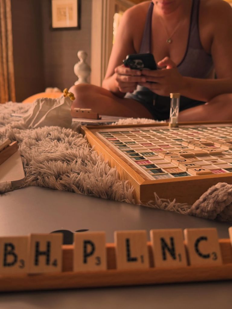 No han faltado las partidas de Scrabble para pasar el rato