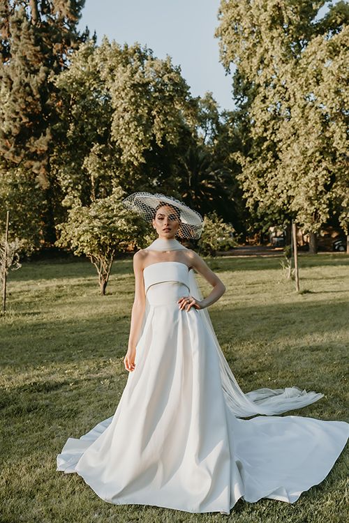 Look de novia viral con pamela de verano