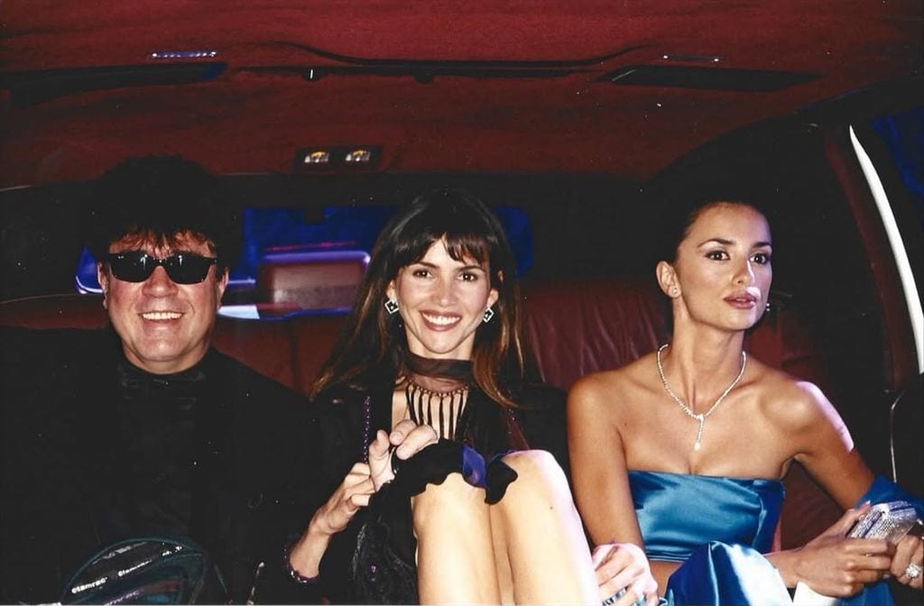 Goya Toledo rescata una imagen inédita de camino a los Oscar con Penélope Cruz y Pedro Almodóvar