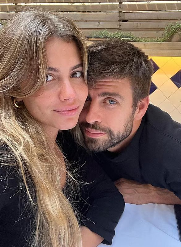 Piqué comparte su primera foto con Clara Chía