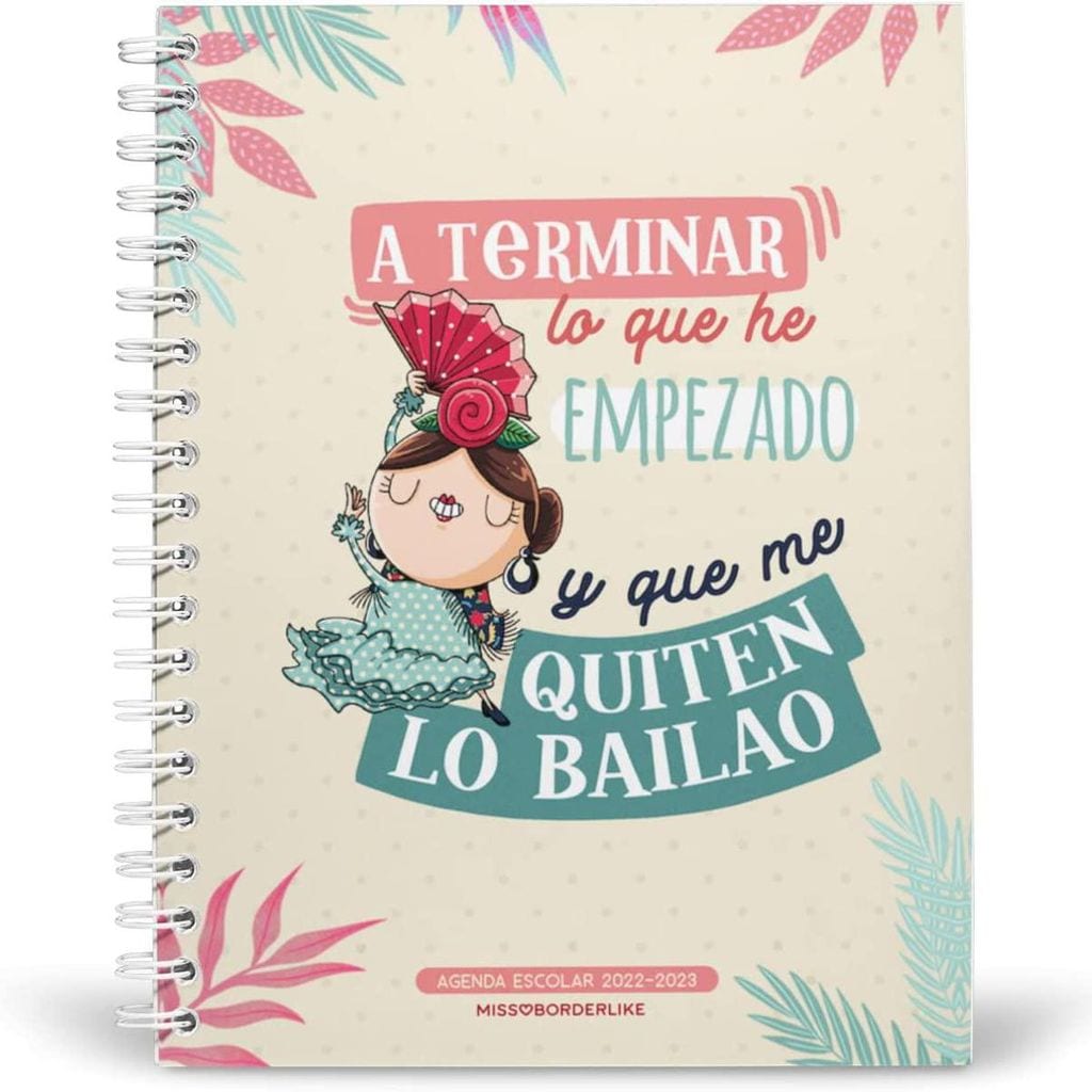 una agenda escolar en papel