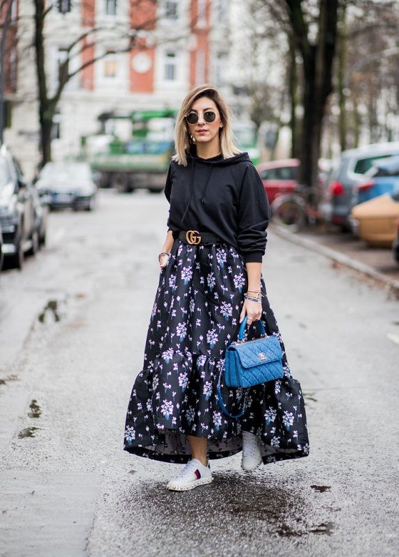 Influencer con sneakers Gucci
