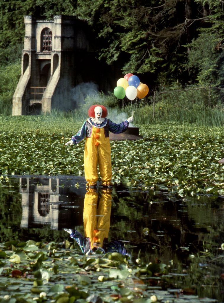 Uno de los personajes más recordados de Tim Curry es el del Payaso ESO, el cual aterrorizó a toda una generación.