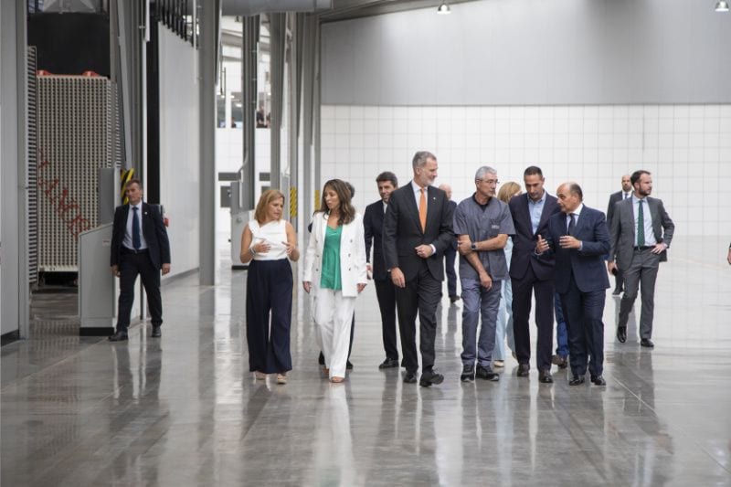 El rey Felipe visita las instalaciones de Porcelanosa