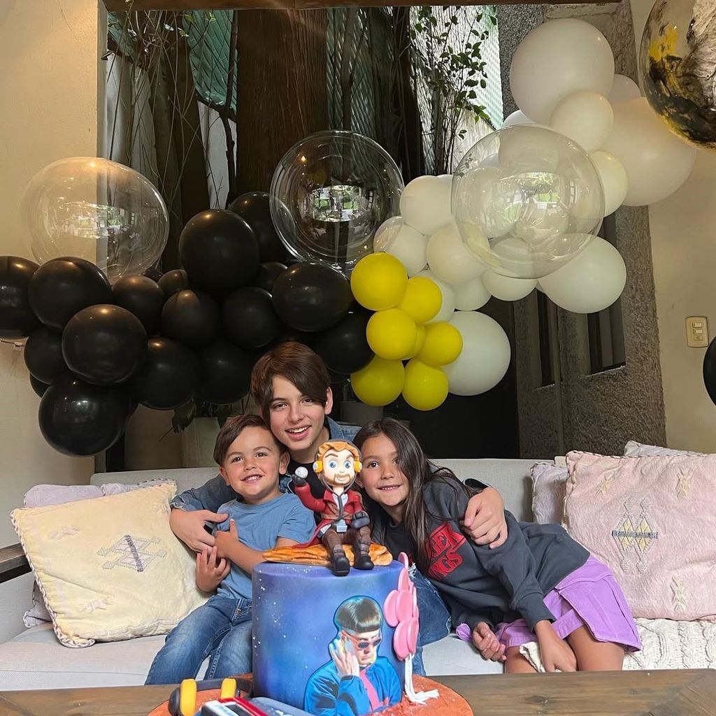 Santino con sus hermanos menores, Rocco y Gia.