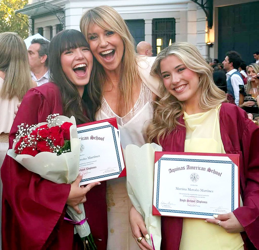 Raquel Meroño en la graduación de sus hijas Daniela y Martina